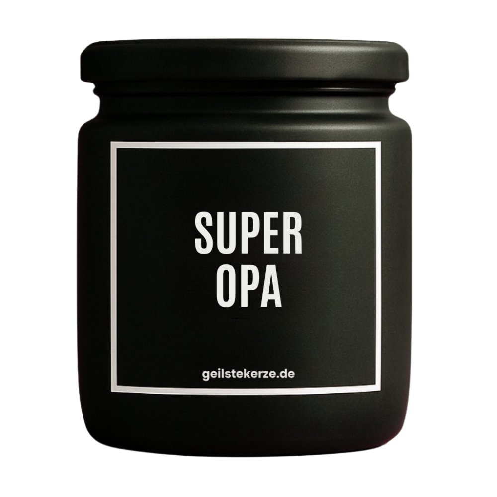 Duftkerze mit Spruch von geilstekerze ist der neue Geschenketrend. Diese witzige Kerze Vegane Bio-Kerze mit Spruch – SUPEROPA brennt mega lange sagenhafte 80 Stunde, hochwertige ätherische Öle schaffen beste Duftverteilung. Mit 1400 lustigen Sprüchen perfekt zum Verschenken. Handgemacht in Deutschland von geilstekerze.de -Die beste Duftkerze die du kaufen kannst.