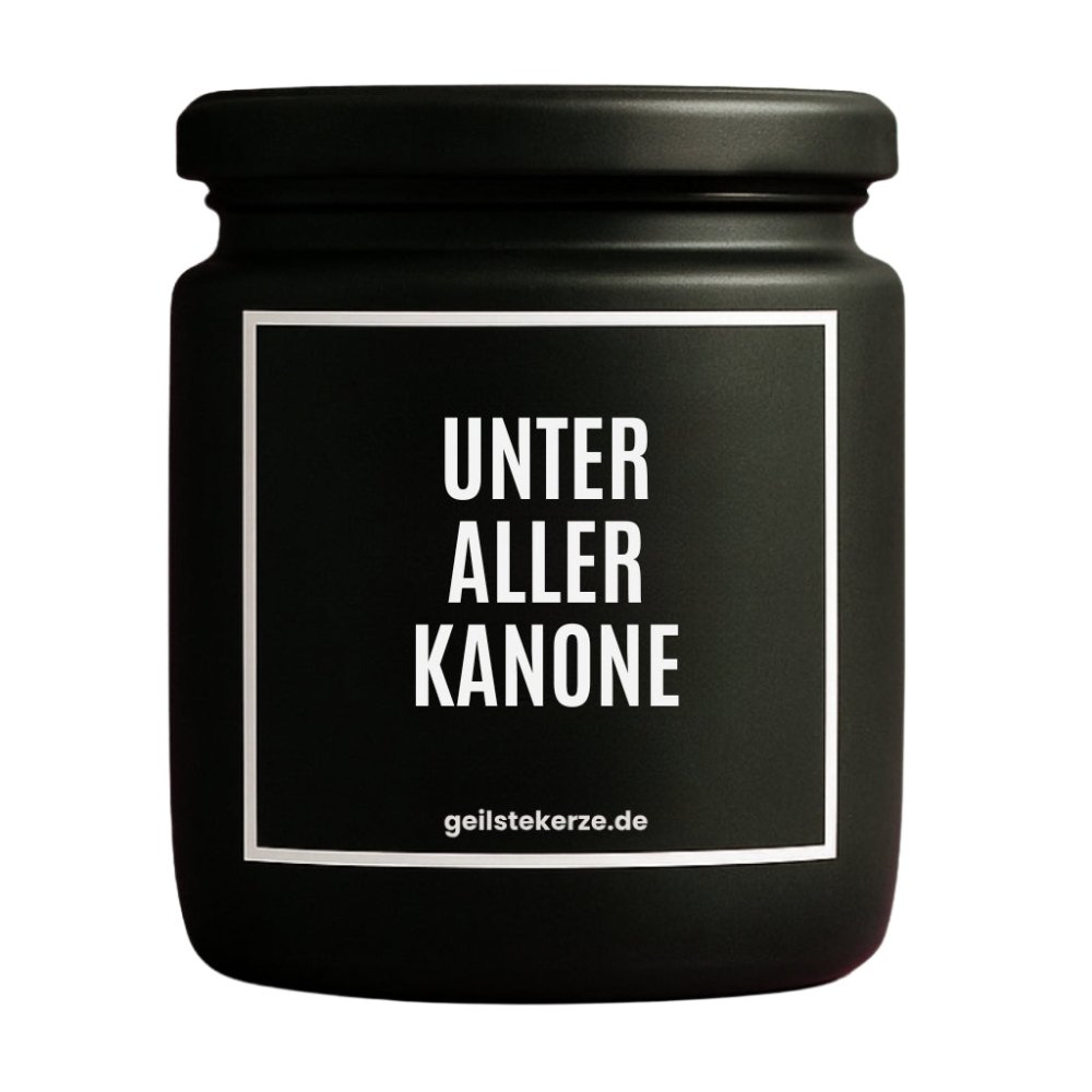 Duftkerze mit Spruch von geilstekerze ist der neue Geschenketrend. Diese witzige Kerze Vegane Bio-Kerze mit Spruch – UNTER ALLER KANONE brennt mega lange sagenhafte 80 Stunde, hochwertige ätherische Öle schaffen beste Duftverteilung. Mit 1400 lustigen Sprüchen perfekt zum Verschenken. Handgemacht in Deutschland von geilstekerze.de -Die beste Duftkerze die du kaufen kannst.