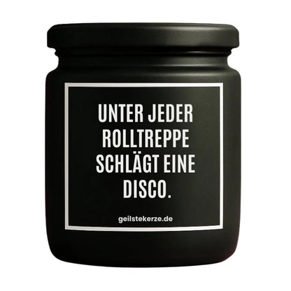 Duftkerze mit Spruch von geilstekerze ist der neue Geschenketrend. Diese witzige Kerze Vegane Bio-Kerze mit Spruch – UNTER JEDER ROLLTREPPE SCHLÄGT EINE DISCO. brennt mega lange sagenhafte 80 Stunde, hochwertige ätherische Öle schaffen beste Duftverteilung. Mit 1400 lustigen Sprüchen perfekt zum Verschenken. Handgemacht in Deutschland von geilstekerze.de -Die beste Duftkerze die du kaufen kannst.