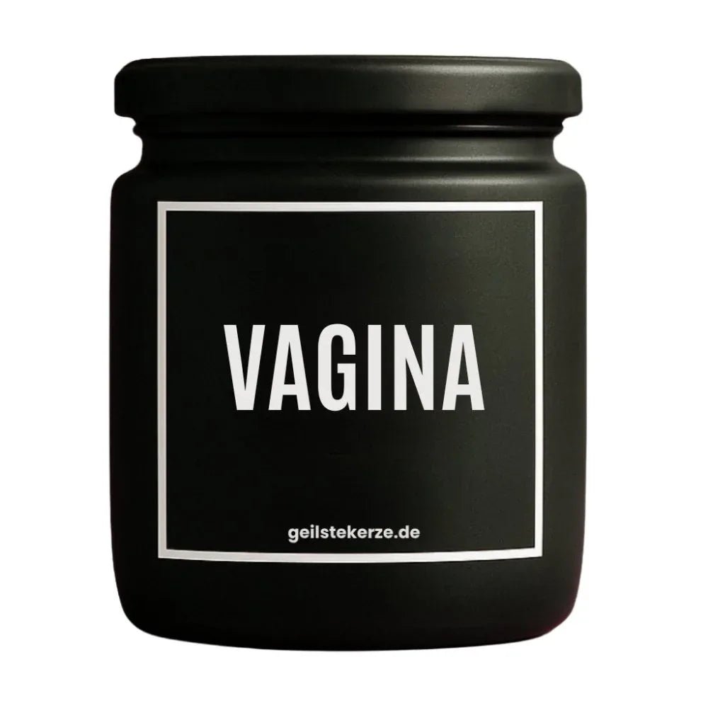 Duftkerze mit Spruch von geilstekerze ist der neue Geschenketrend. Diese witzige Kerze Vegane Bio-Kerze mit Spruch – VAGINA brennt mega lange sagenhafte 80 Stunde, hochwertige ätherische Öle schaffen beste Duftverteilung. Mit 1400 lustigen Sprüchen perfekt zum Verschenken. Handgemacht in Deutschland von geilstekerze.de -Die beste Duftkerze die du kaufen kannst.