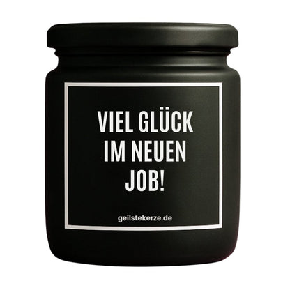 Duftkerze mit Spruch von geilstekerze ist der neue Geschenketrend. Diese witzige Kerze Vegane Bio-Kerze mit Spruch – VIEL GLÜCK IM NEUEN JOB! brennt mega lange sagenhafte 80 Stunde, hochwertige ätherische Öle schaffen beste Duftverteilung. Mit 1400 lustigen Sprüchen perfekt zum Verschenken. Handgemacht in Deutschland von geilstekerze.de -Die beste Duftkerze die du kaufen kannst.