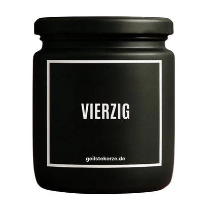 Duftkerze mit Spruch von geilstekerze ist der neue Geschenketrend. Diese witzige Kerze Vegane Bio-Kerze mit Spruch – VIERZIG brennt mega lange sagenhafte 80 Stunde, hochwertige ätherische Öle schaffen beste Duftverteilung. Mit 1400 lustigen Sprüchen perfekt zum Verschenken. Handgemacht in Deutschland von geilstekerze.de -Die beste Duftkerze die du kaufen kannst.