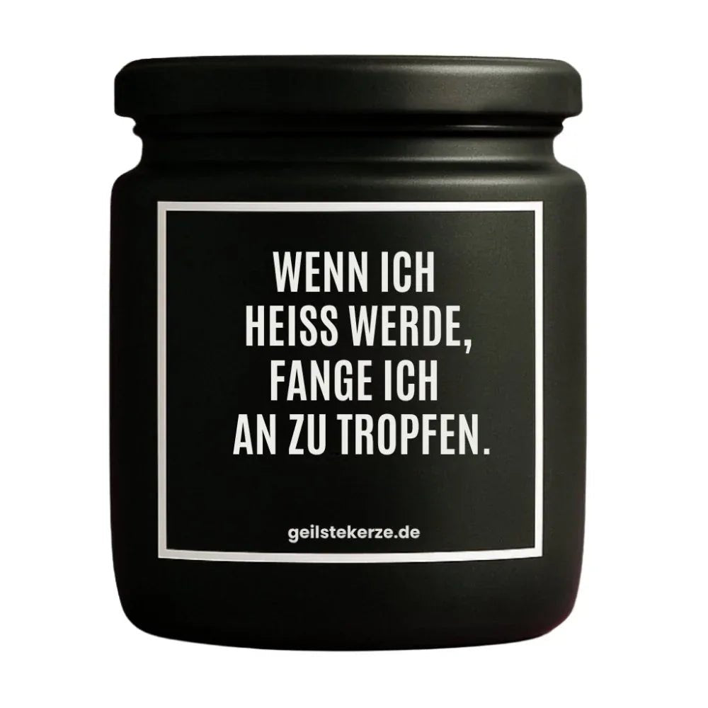 Duftkerze mit Spruch von geilstekerze ist der neue Geschenketrend. Diese witzige Kerze Vegane Bio-Kerze mit Spruch – WENN ICH HEISS WERDE, FANGE ICH AN ZU TROPFEN. brennt mega lange sagenhafte 80 Stunde, hochwertige ätherische Öle schaffen beste Duftverteilung. Mit 1400 lustigen Sprüchen perfekt zum Verschenken. Handgemacht in Deutschland von geilstekerze.de -Die beste Duftkerze die du kaufen kannst.