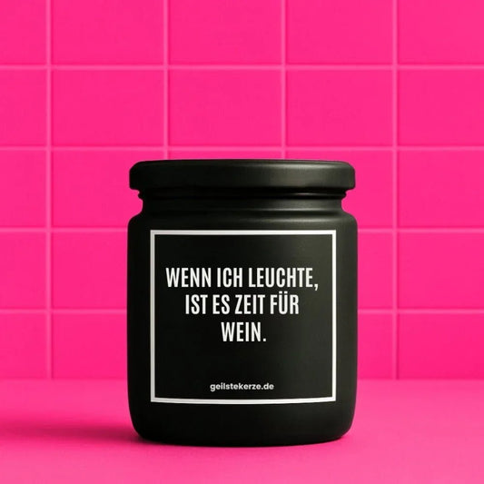 Vegane Bio-Kerze mit Spruch – WENN ICH LEUCHTE IST ES ZEIT FÜR WEIN.