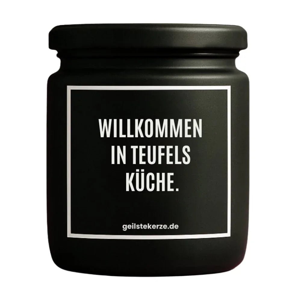 Vegane Bio-Kerze mit Spruch – WILLKOMMEN IN TEUFELS KÜCHE.