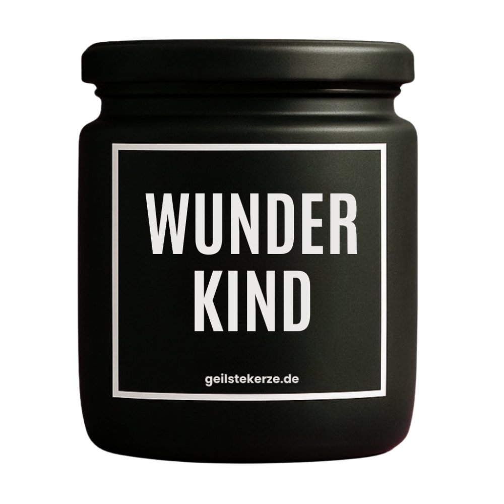 Duftkerze mit Spruch von geilstekerze ist der neue Geschenketrend. Diese witzige Kerze Vegane Bio-Kerze mit Spruch – WUNDERKIND brennt mega lange sagenhafte 80 Stunde, hochwertige ätherische Öle schaffen beste Duftverteilung. Mit 1400 lustigen Sprüchen perfekt zum Verschenken. Handgemacht in Deutschland von geilstekerze.de -Die beste Duftkerze die du kaufen kannst.