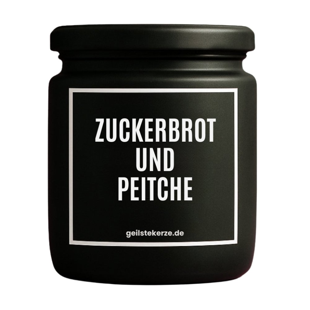 Duftkerze mit Spruch von geilstekerze ist der neue Geschenketrend. Diese witzige Kerze Vegane Bio-Kerze mit Spruch – ZUCKERBROT UND PEITSCHE brennt mega lange sagenhafte 80 Stunde, hochwertige ätherische Öle schaffen beste Duftverteilung. Mit 1400 lustigen Sprüchen perfekt zum Verschenken. Handgemacht in Deutschland von geilstekerze.de -Die beste Duftkerze die du kaufen kannst.