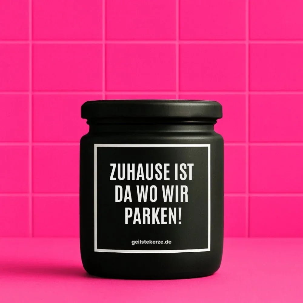 Vegane Bio-Kerze mit Spruch – ZUHAUSE IST DA WO WIR PARKEN!